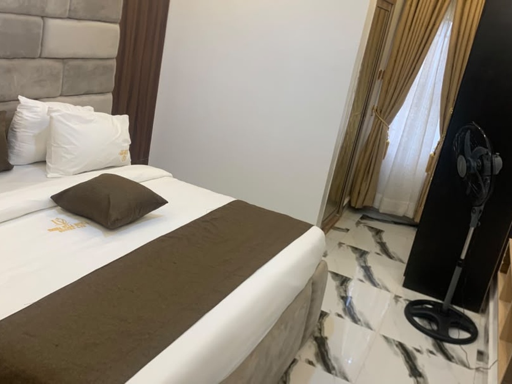 ROOM 104